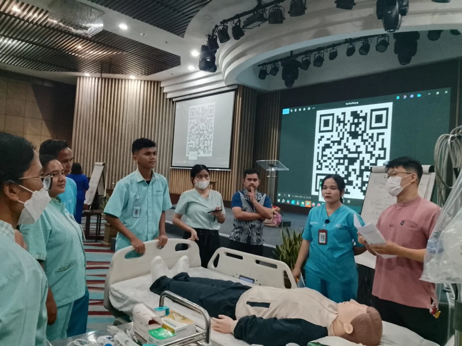 Pelatihan Bantuan Hidup Lanjut & Code Blue