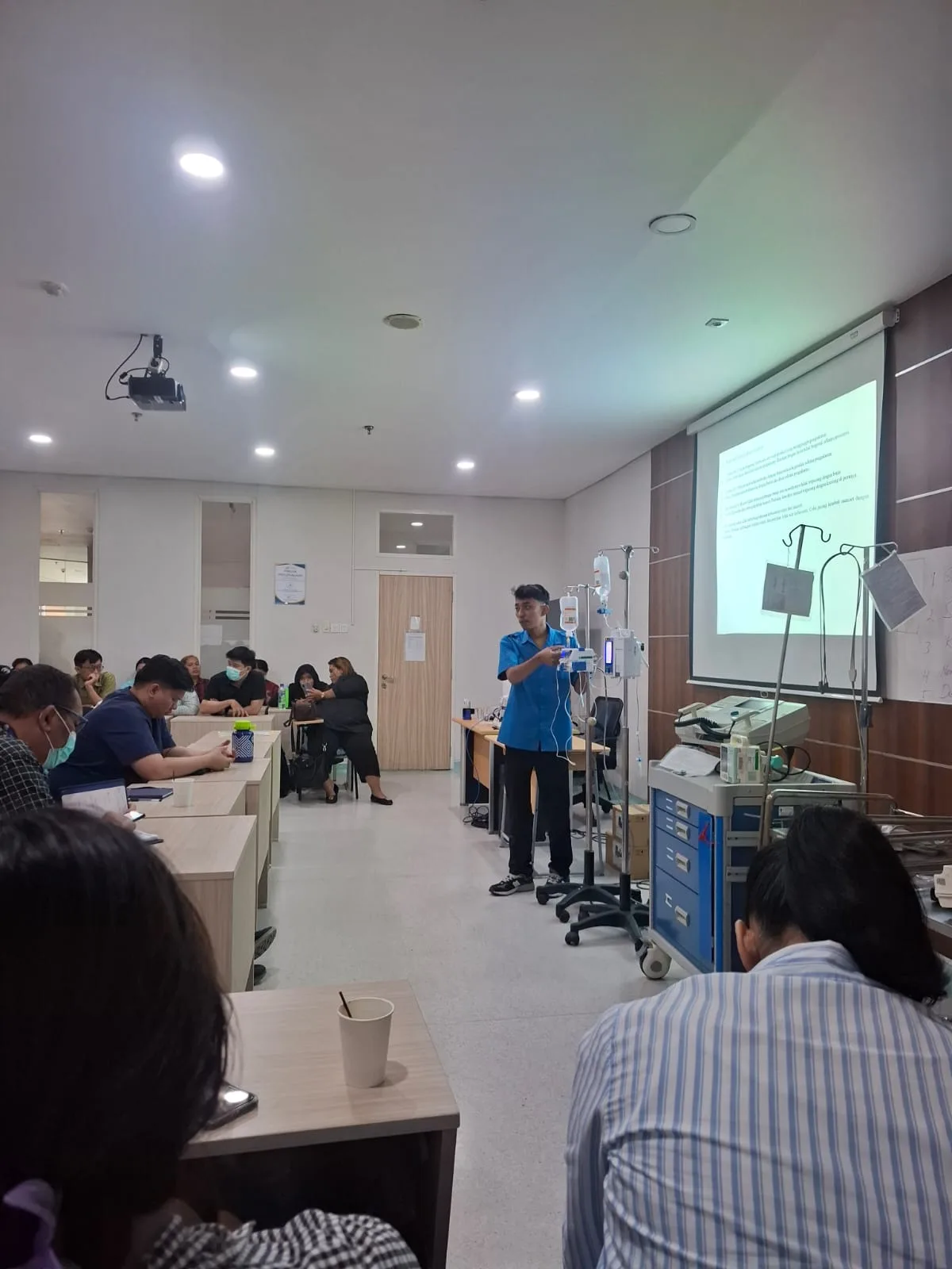 Pelatihan Manajemen Sistem Alarm Klinis dan Penggunaan serta Pemeliharaan Alat Medis bagi User