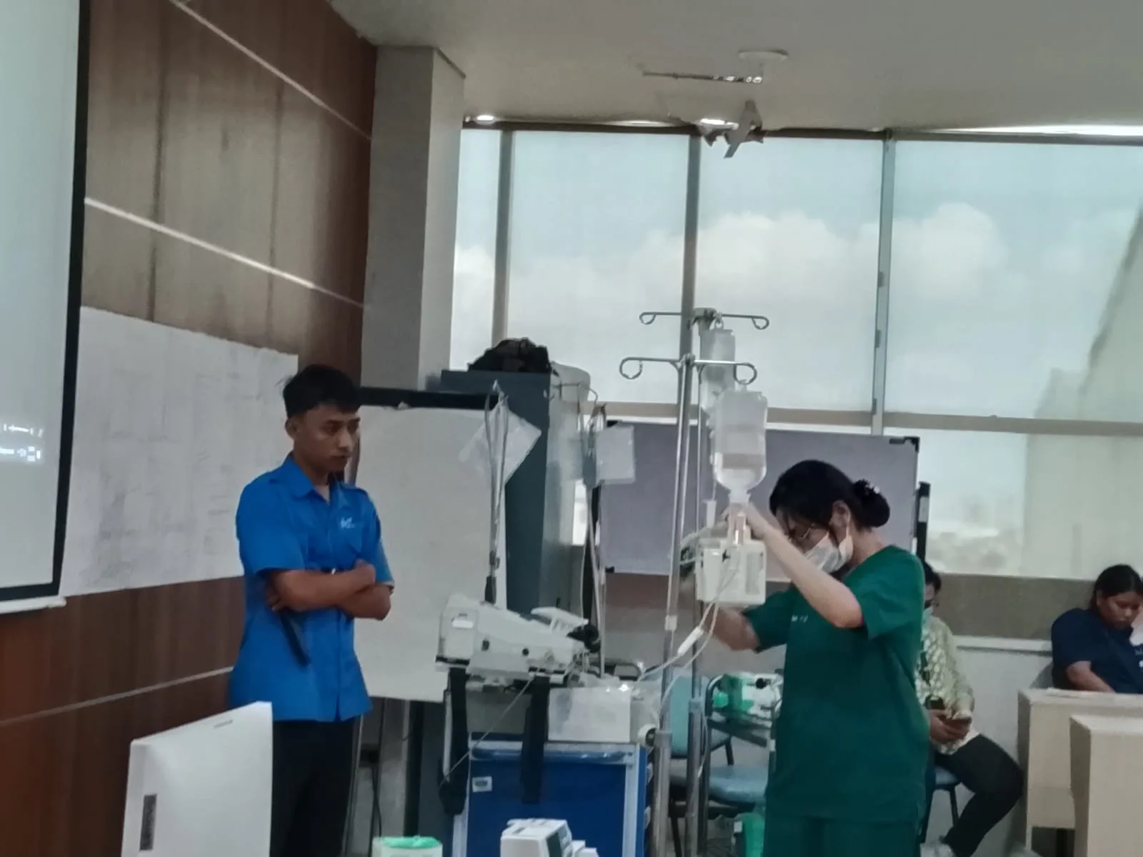 Pelatihan Manajemen Sistem Alarm Klinis dan Penggunaan serta Pemeliharaan Alat Medis bagi User