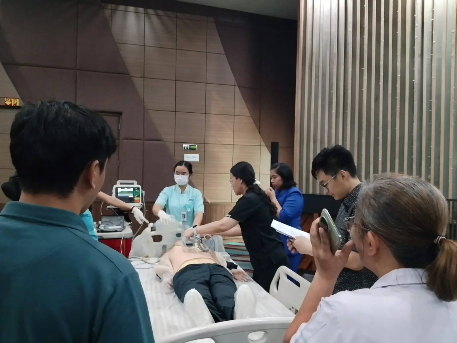Pelatihan Bantuan Hidup Lanjut & Code Blue